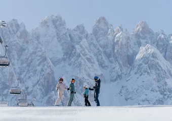 [Translate to English:] Gruppe vor Dolomiten-Panorama